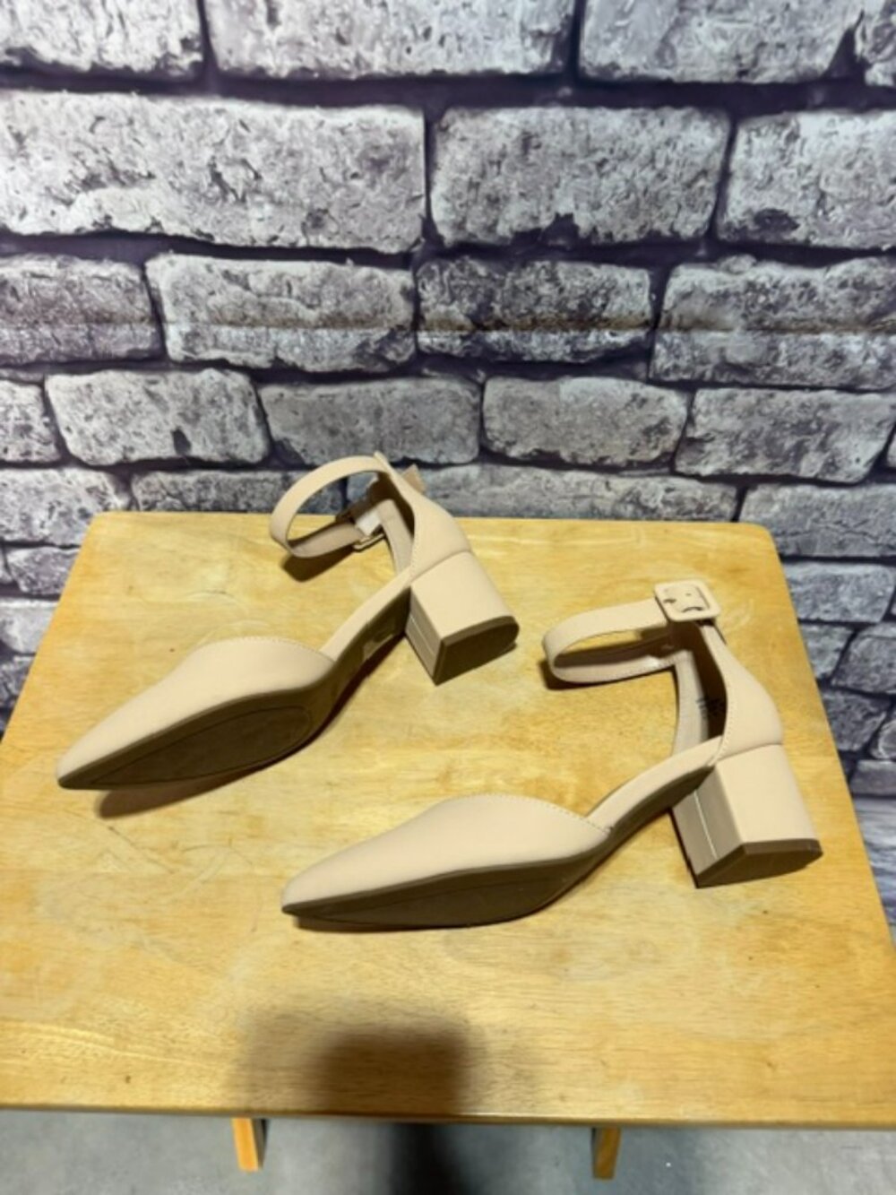 Dream Pairs Beige Heels Size 8.5 - Picture 2 of 6